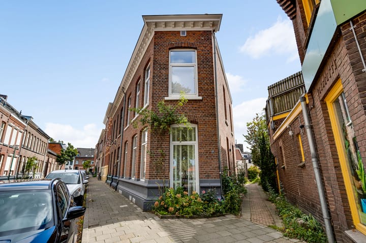 Photo 2 of Dokter Leursstraat 19