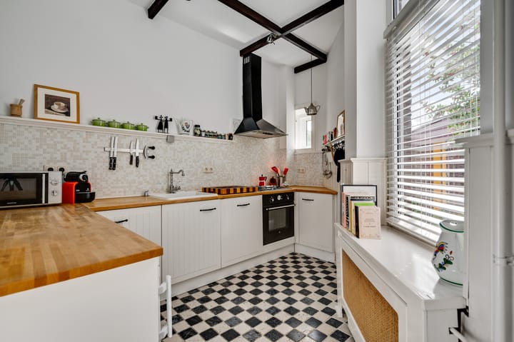 Photo 10 of Dokter Leursstraat 19