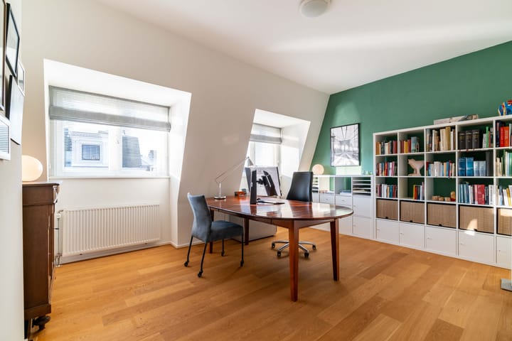 Photo 32 of Laan Copes van Cattenburch 44-F