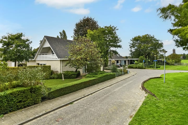 Foto 1 van Marga Klompélaan 1