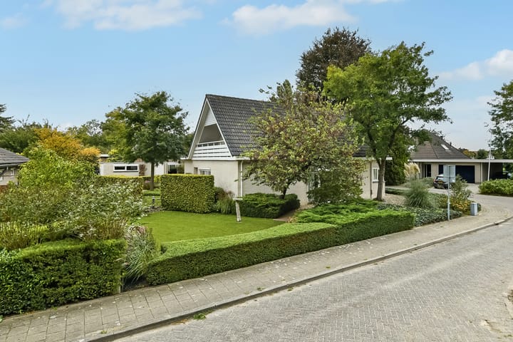 Foto 6 van Marga Klompélaan 1