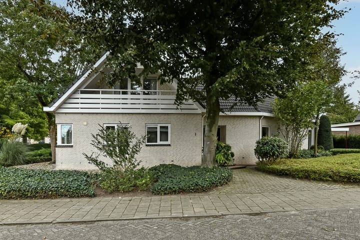 Foto 9 van Marga Klompélaan 1