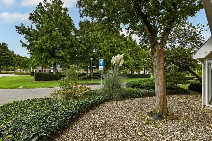 Foto 14 van Marga Klompélaan 1