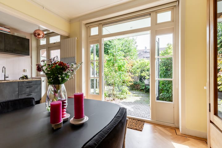 Foto 12 van Van Zeggelenstraat 146