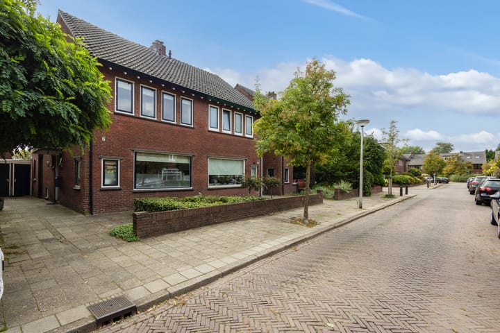 Photo 8 of Geraniumstraat 9