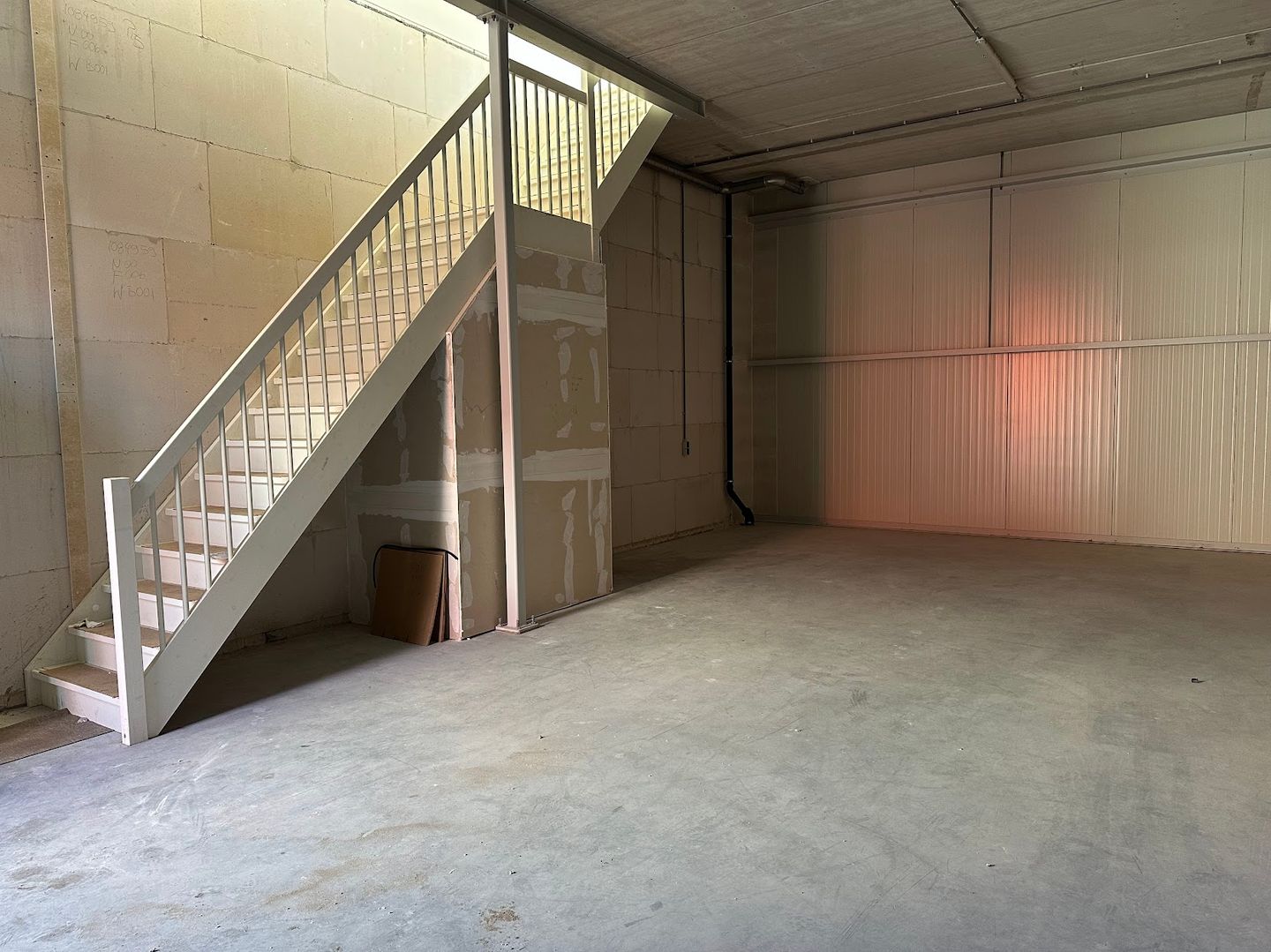 View photo 4 of Van der Waalsstraat 44-F