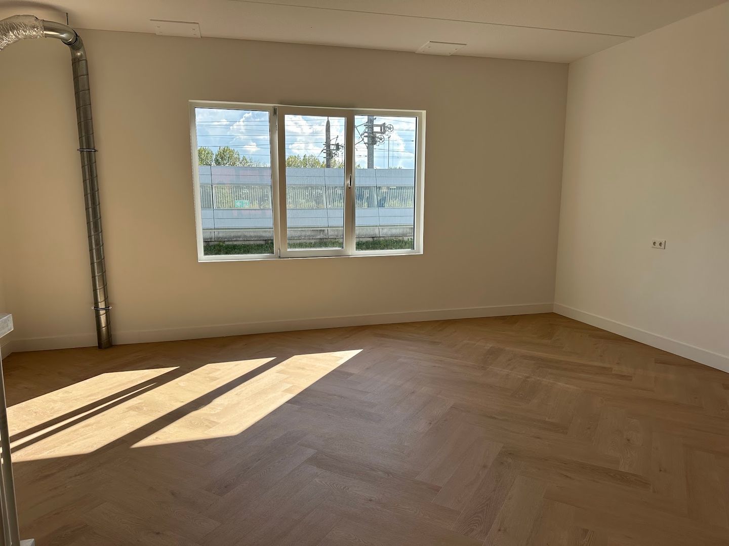 View photo 5 of Van der Waalsstraat 44-F