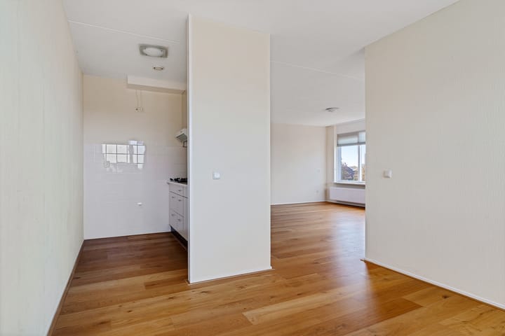 Photo 21 of Curiestraat 111