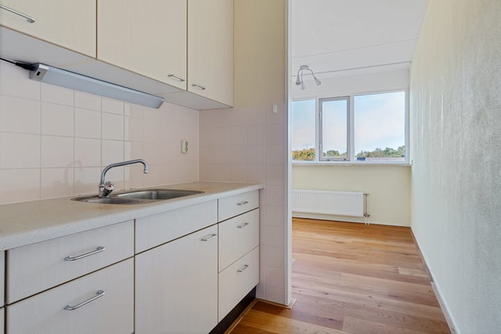 Photo 24 of Curiestraat 111