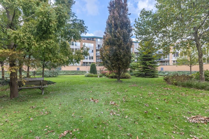 Photo 2 of Jesse Owenshof 80