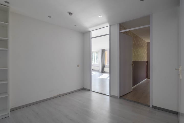 Photo 12 of Jesse Owenshof 80