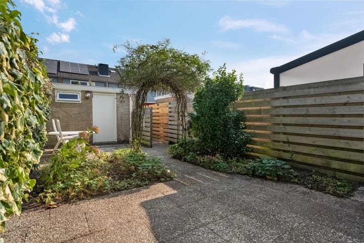 Foto 11 van van Limburg Stirumlaan 51