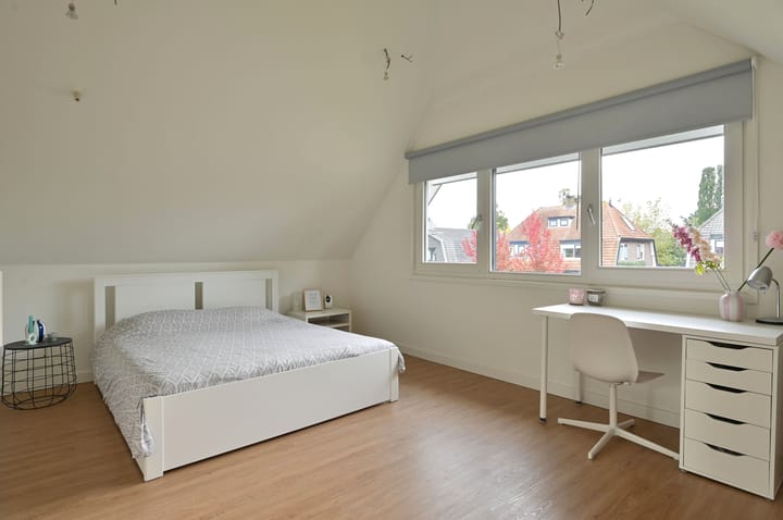 Foto 20 van van Lenneplaan 9