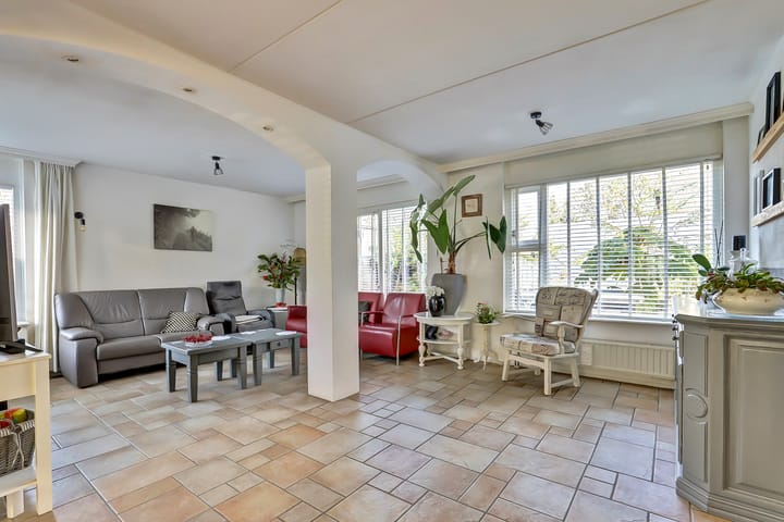 Photo 4 of Van Bossestraat 30