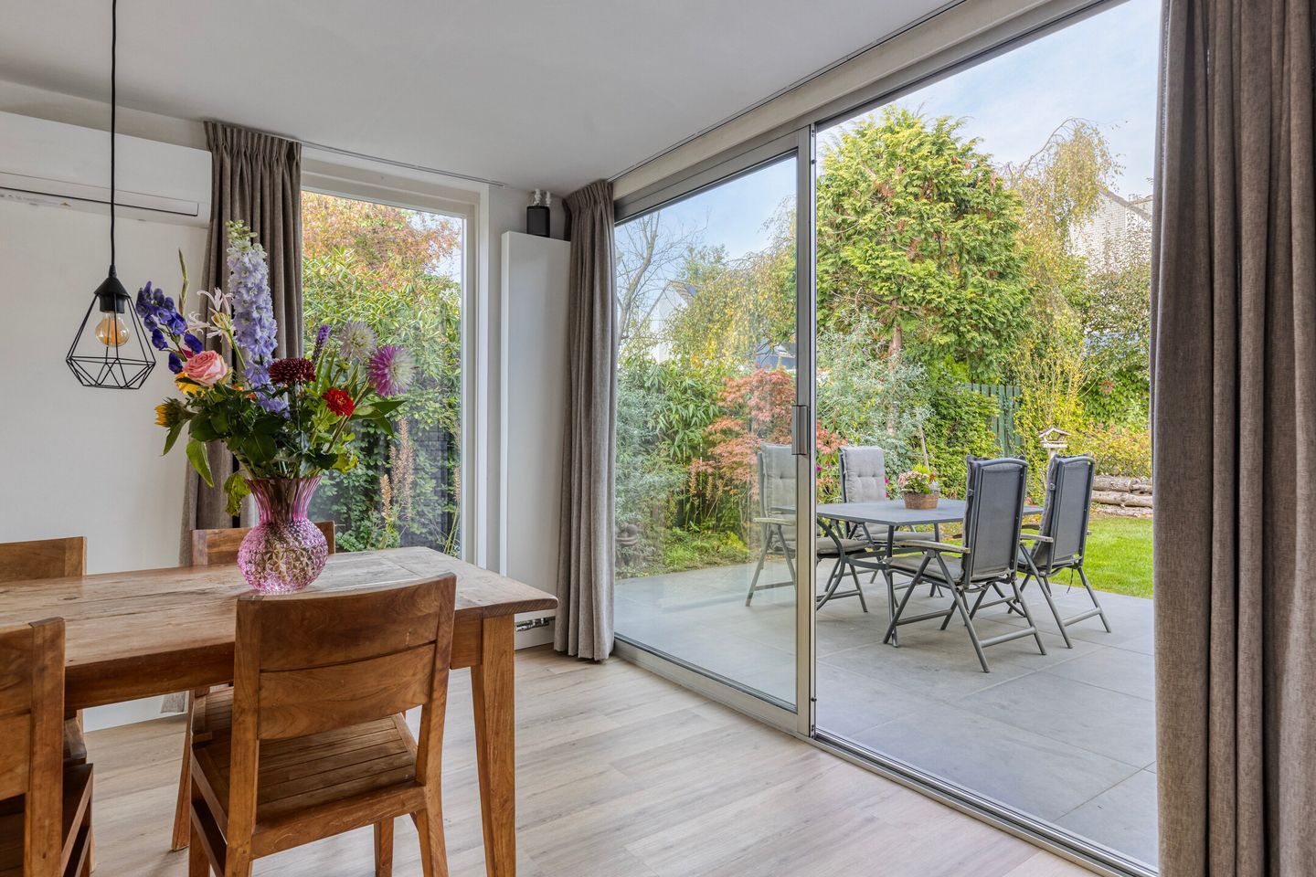 Photo 14 of Vunderke 16