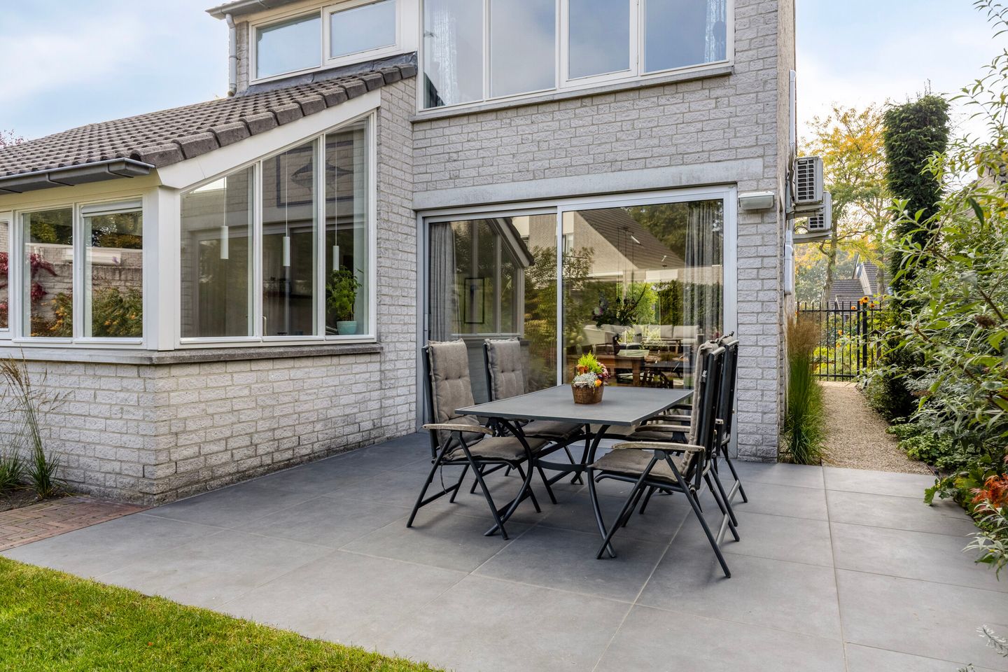 Photo 40 of Vunderke 16