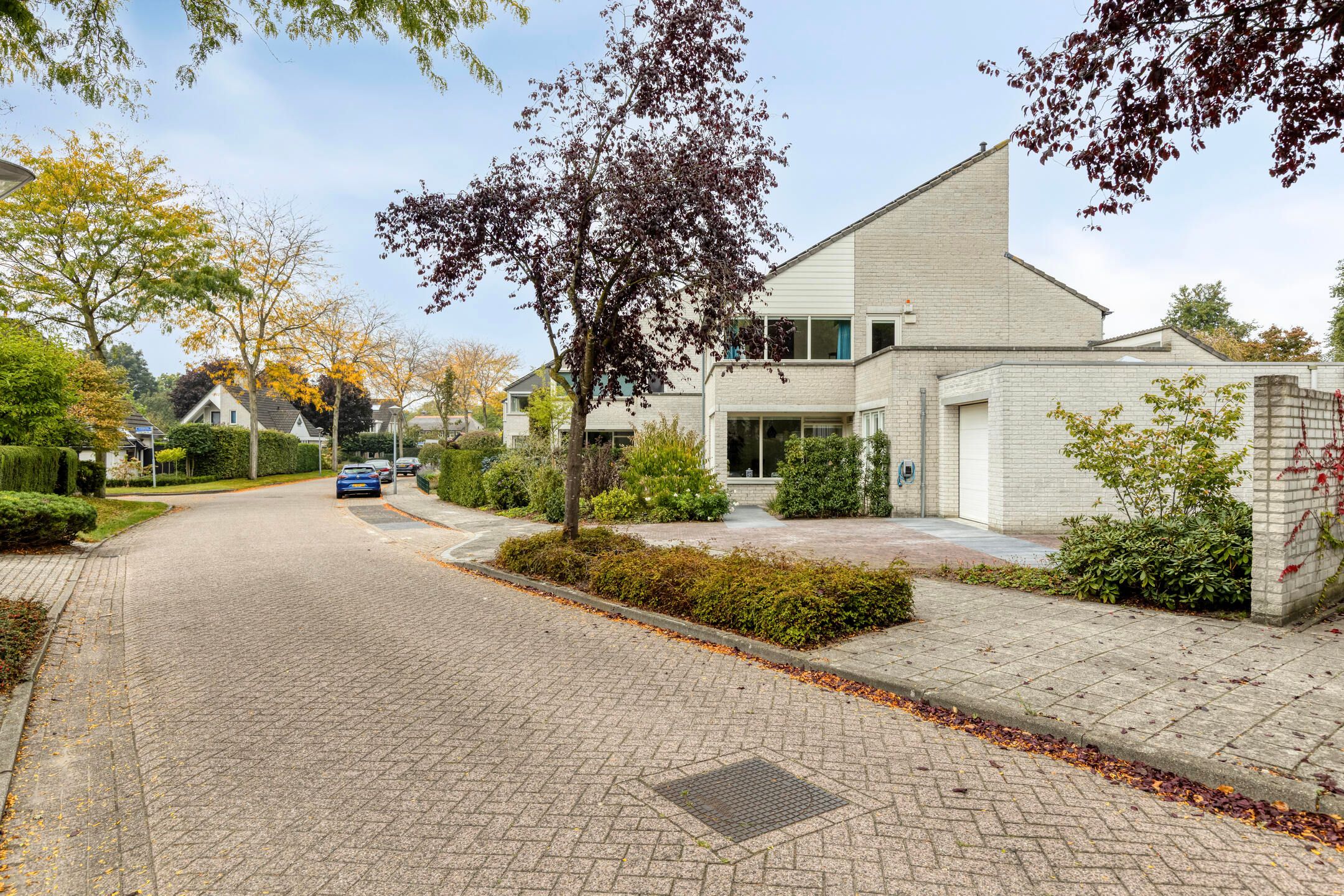 Photo 51 of Vunderke 16