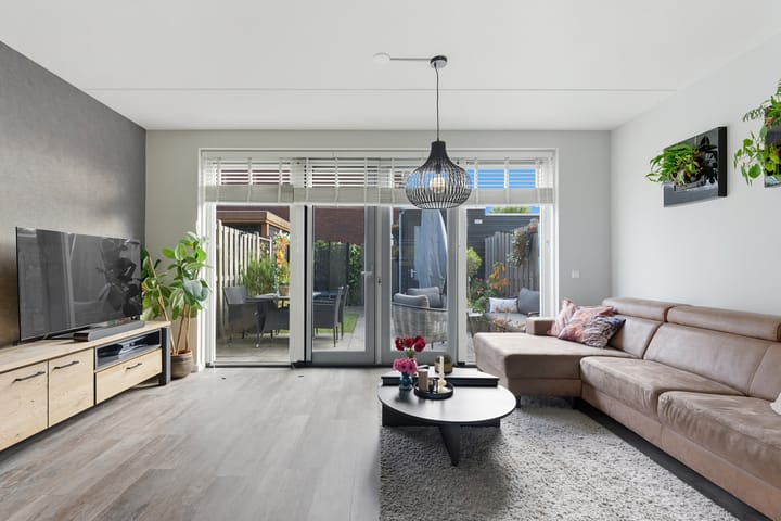 Photo 5 of Van Riebeekstraat 37