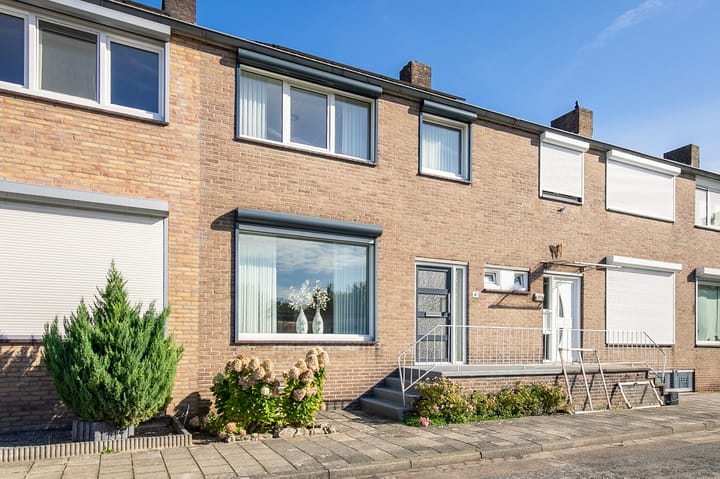 Foto 2 van Titus Brandsmastraat 41