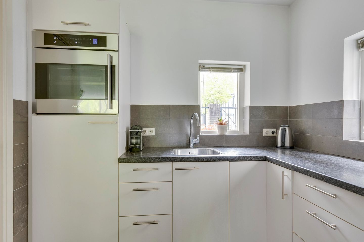 Photo 20 of Hendrik Veenemanstraat 23