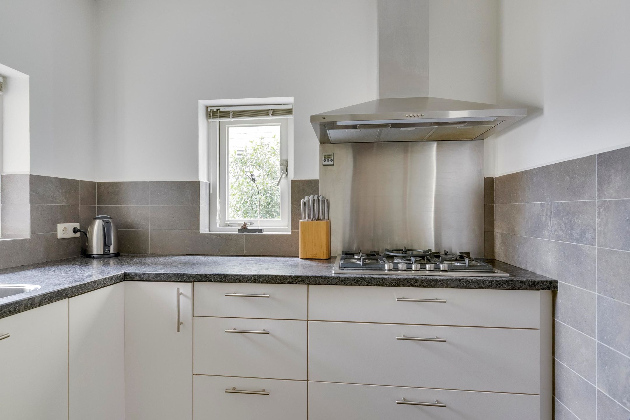 Photo 21 of Hendrik Veenemanstraat 23