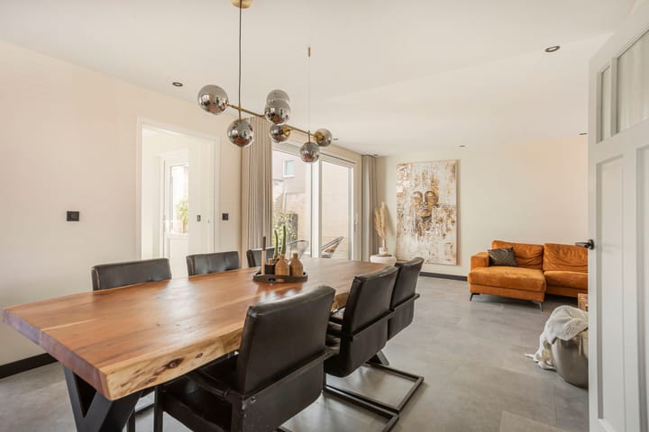 Photo 2 of Leostraat 4