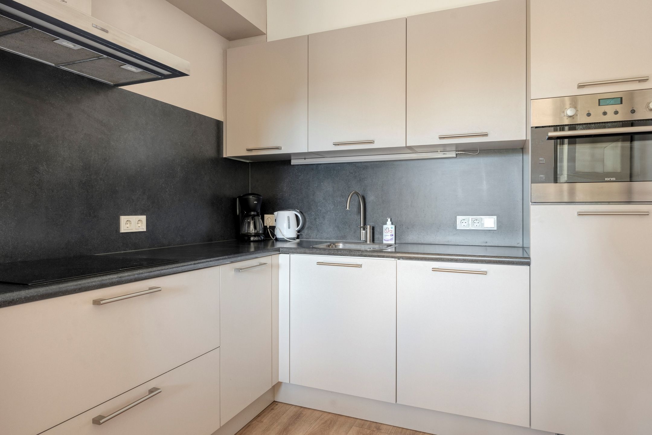 Photo 3 of Meester Michelsstraat 4-01