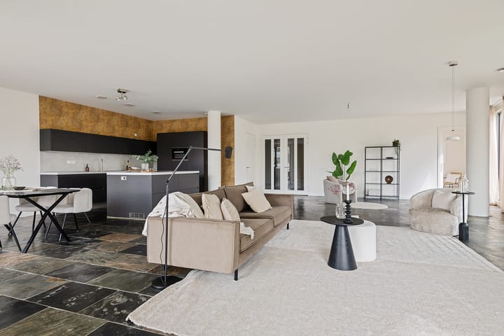 Photo 3 of Koninginneweg 17-A