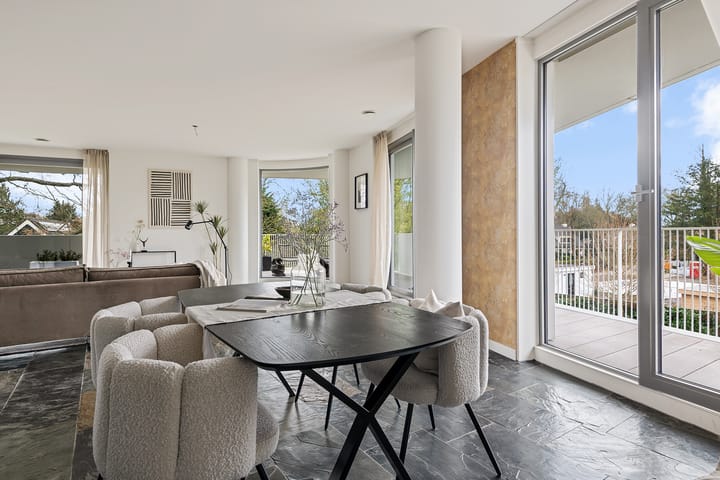 Photo 13 of Koninginneweg 17-A