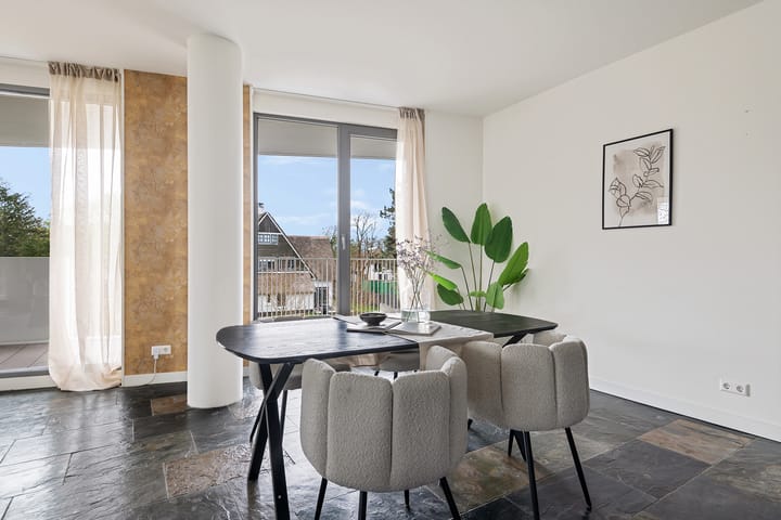 Photo 14 of Koninginneweg 17-A