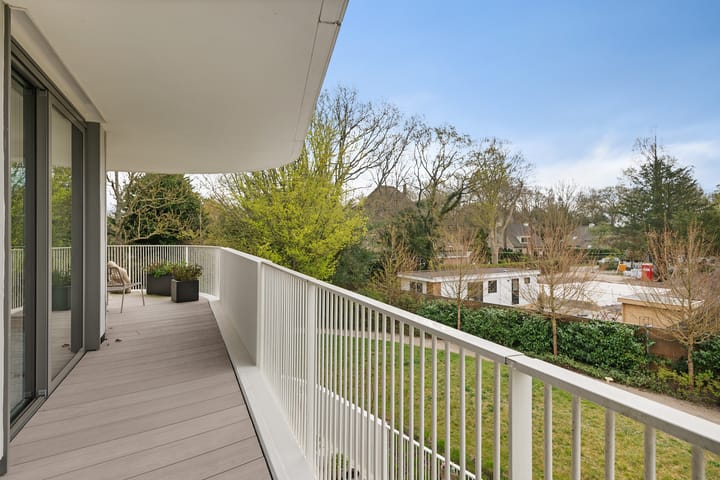 Photo 17 of Koninginneweg 17-A