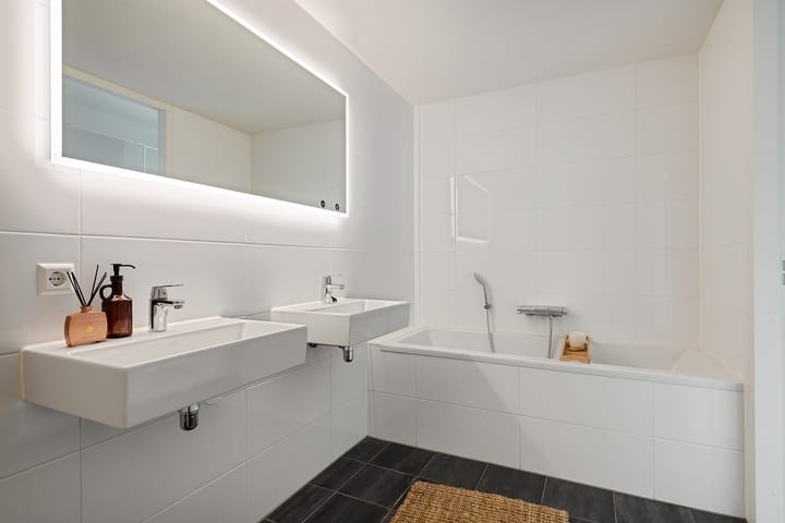 Photo 25 of Koninginneweg 17-A