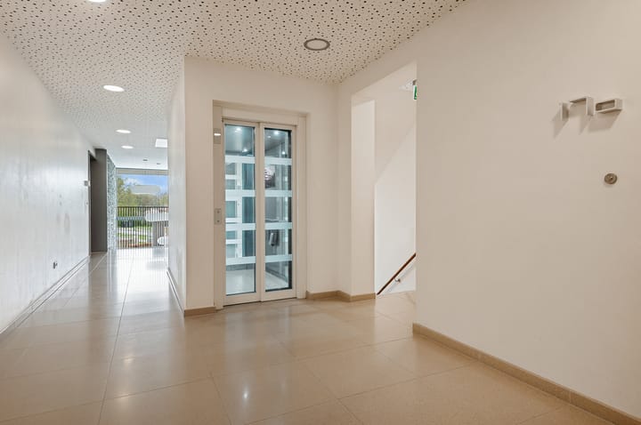 Photo 31 of Koninginneweg 17-A