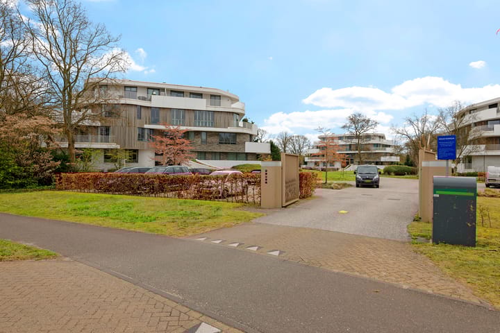 Photo 36 of Koninginneweg 17-A