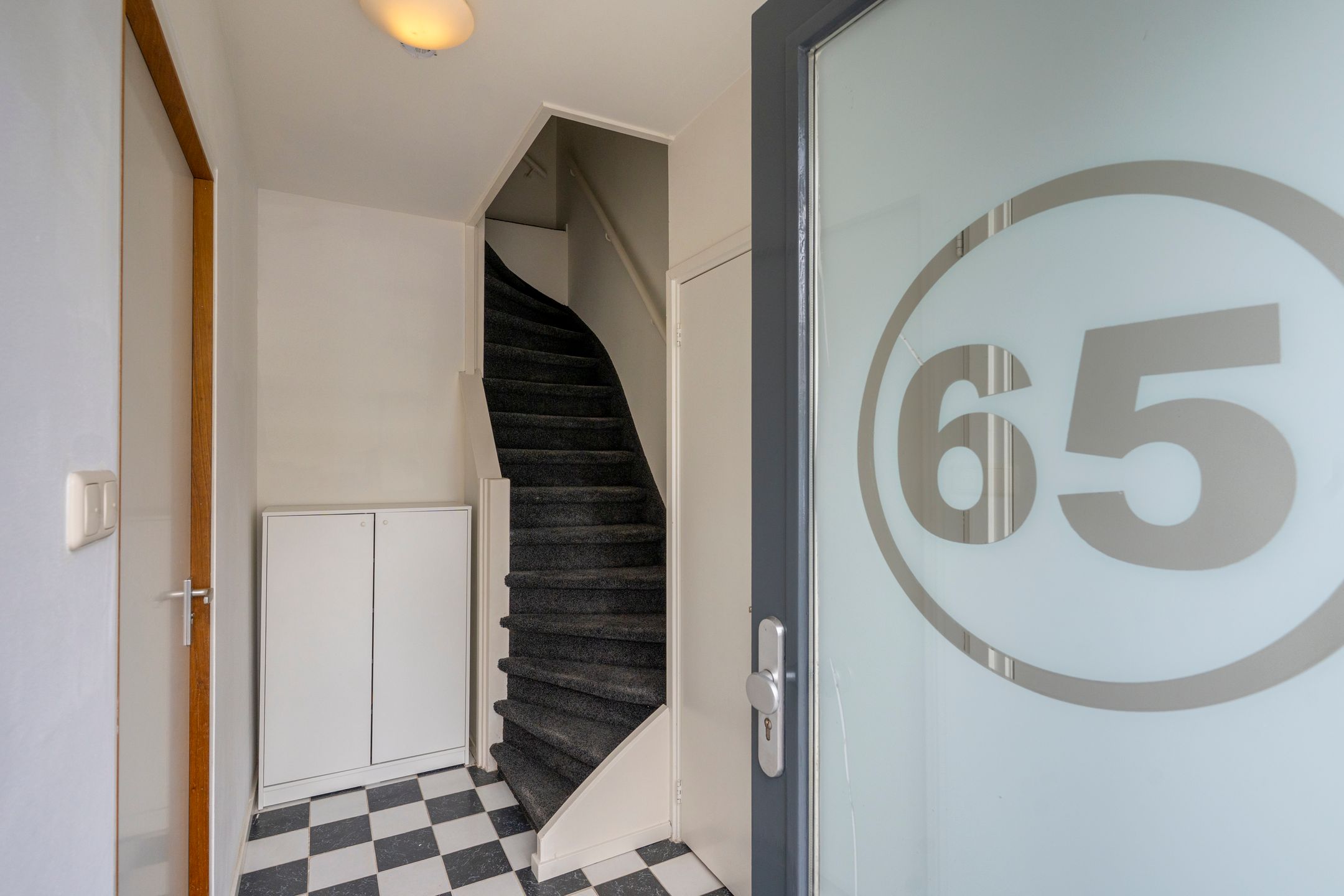 Foto 3 van Laan van Nieuw-Guinea 65-B