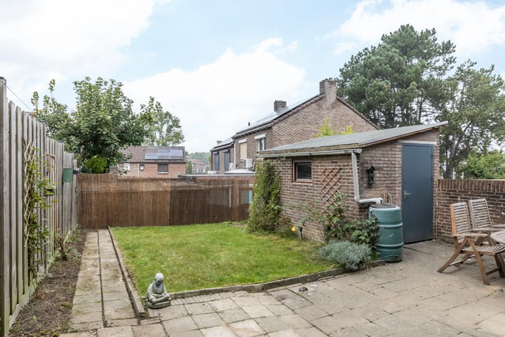 Photo 2 of Honingboomstraat 6