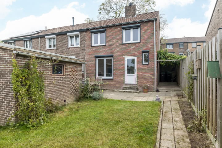 Photo 27 of Honingboomstraat 6