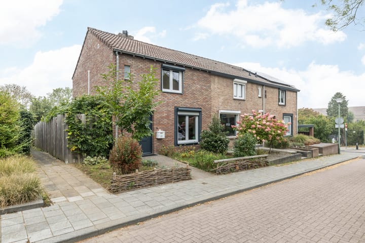 Photo 29 of Honingboomstraat 6