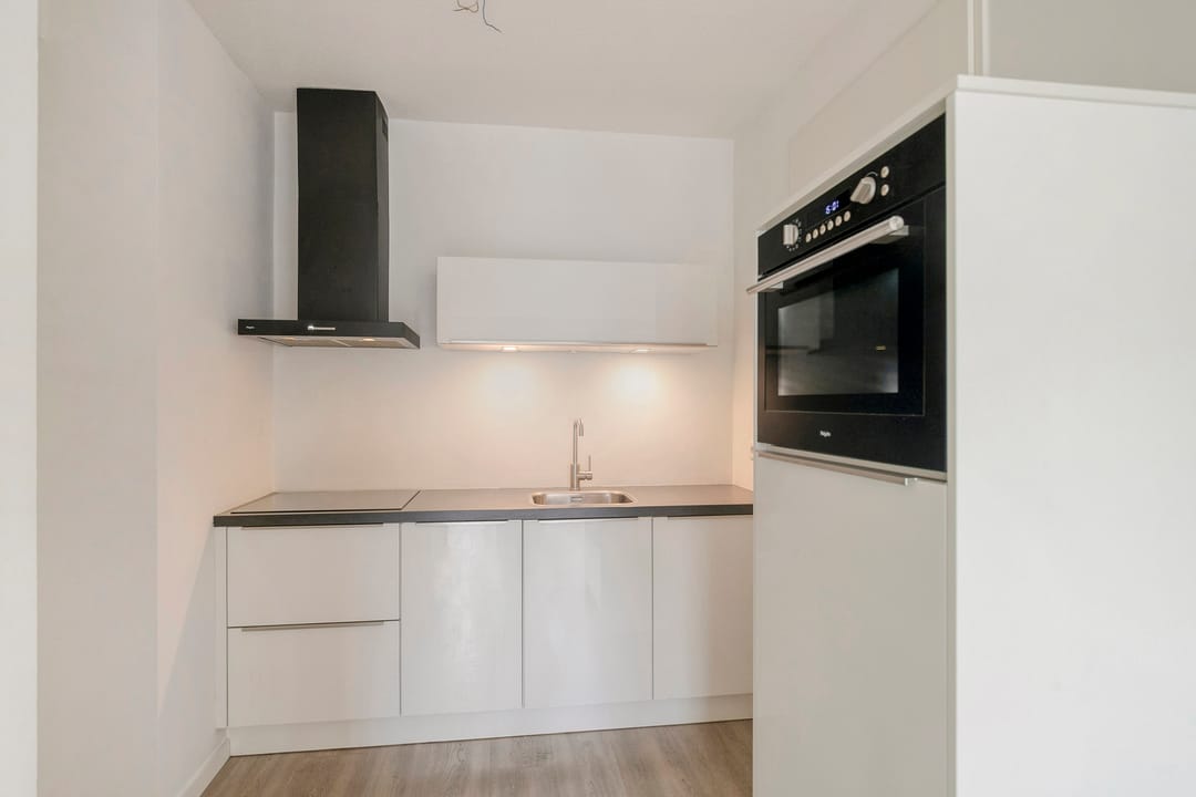 Photo 11 of Thomas a Kempisstraat 95-C