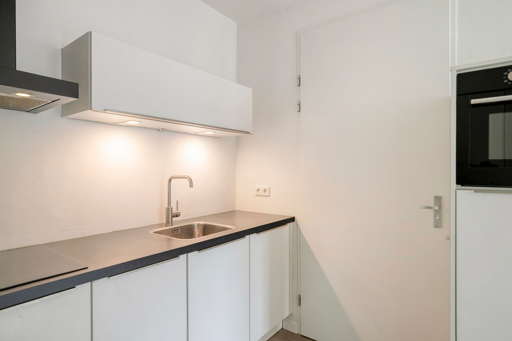 Photo 12 of Thomas a Kempisstraat 95-C