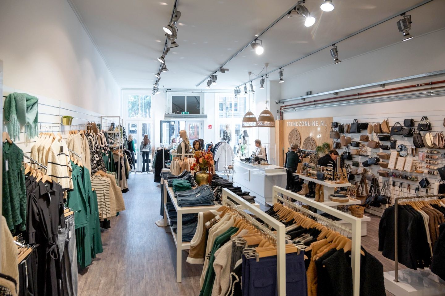 View photo 5 of Melkmarkt 30