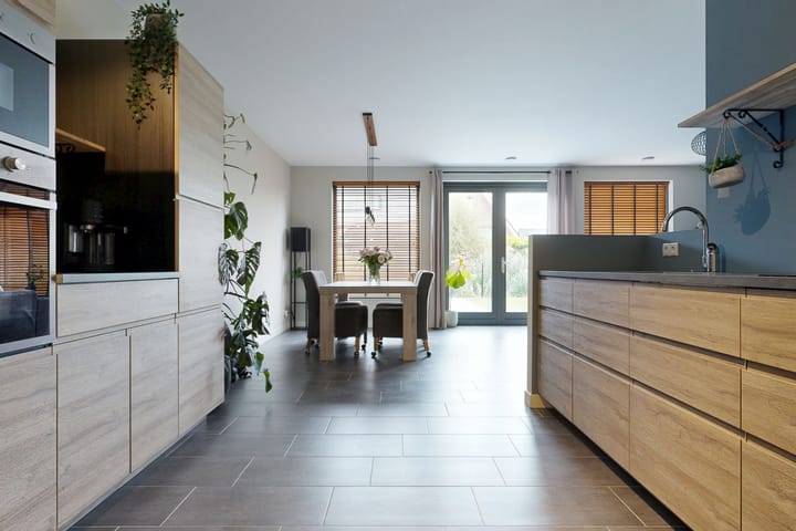 Foto 2 van Hoefsmid 8