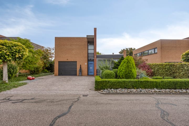 Photo 2 of Werner King 3