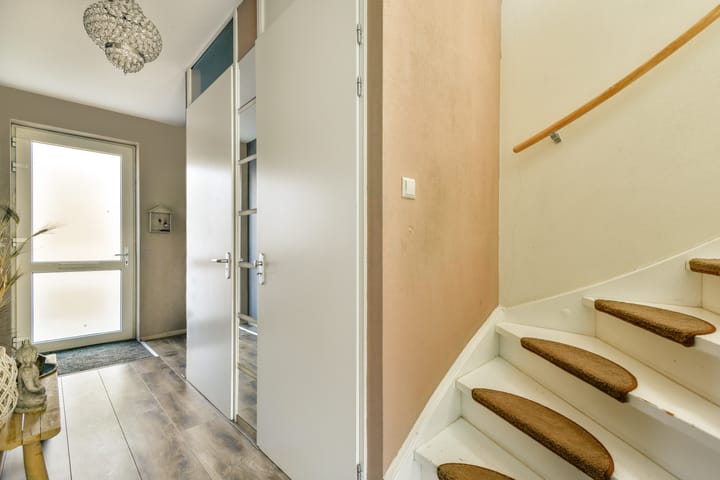 Foto 5 van Bart Poesiatstraat 23