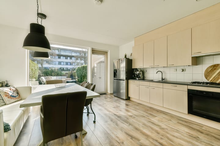 Foto 7 van Bart Poesiatstraat 23