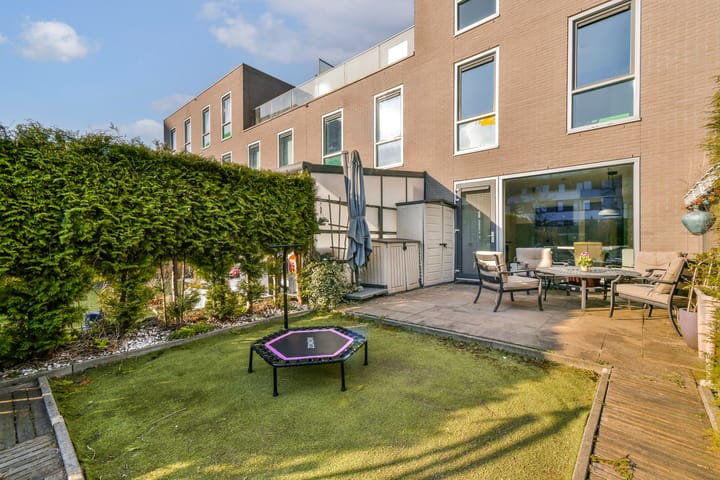 Foto 9 van Bart Poesiatstraat 23