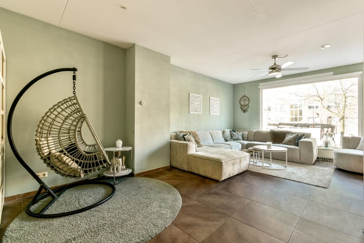 Foto 11 van Bart Poesiatstraat 23