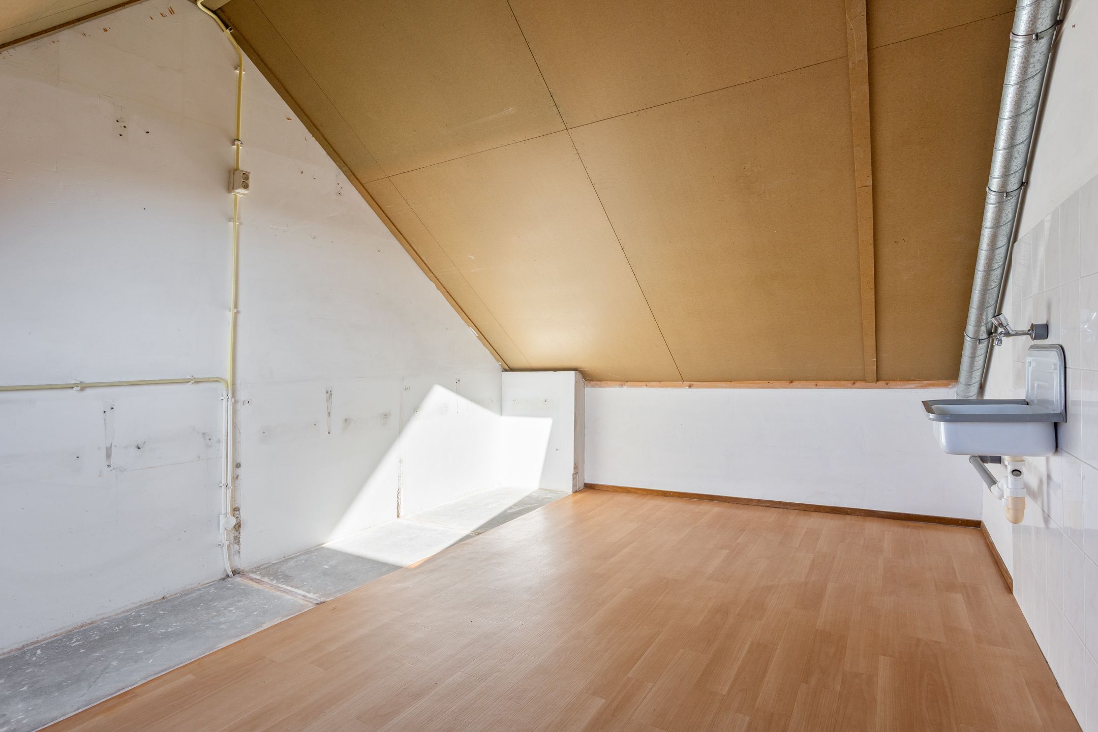 Photo 21 of Albast 16