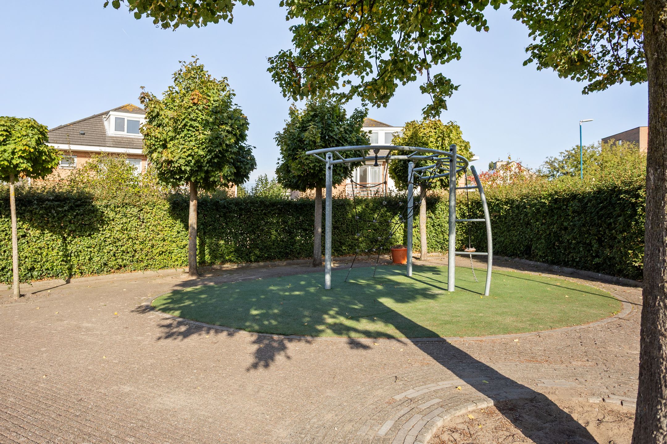 Photo 33 of Albast 16