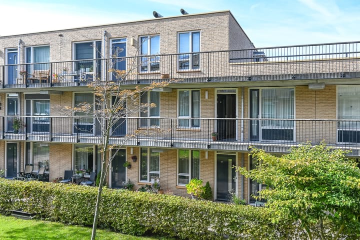 Foto 1 van Dokter De Liefdestraat 65